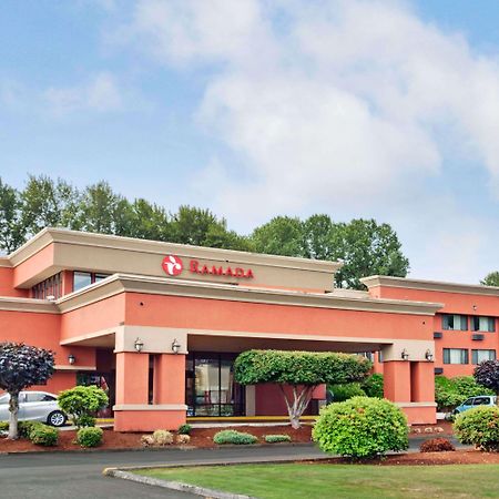Ramada By Wyndham Tukwila Southcenter Hotell Exteriör bild