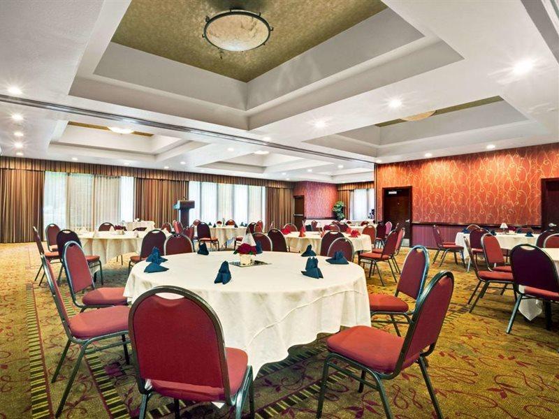 Ramada By Wyndham Tukwila Southcenter Hotell Exteriör bild