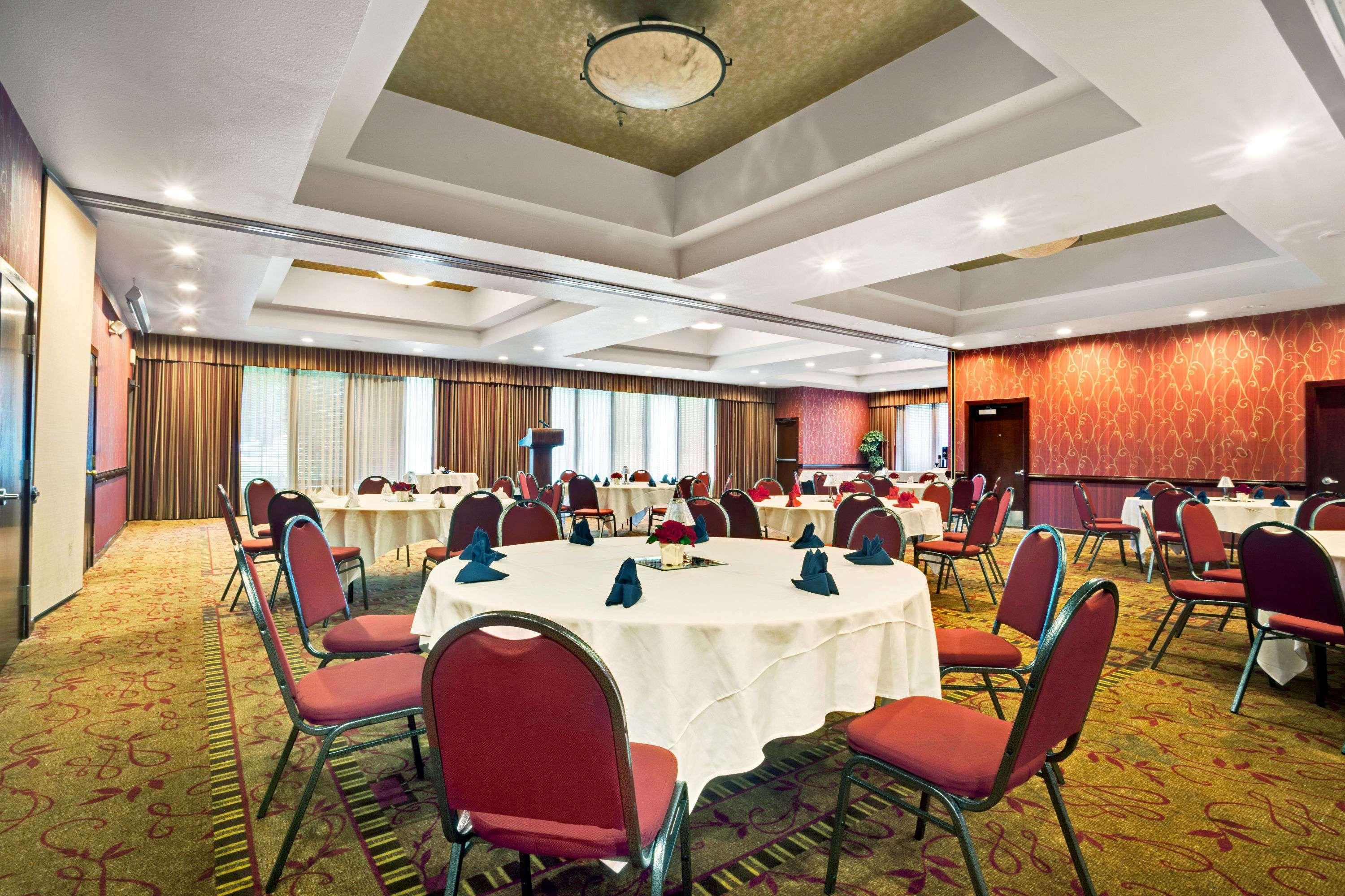 Ramada By Wyndham Tukwila Southcenter Hotell Exteriör bild