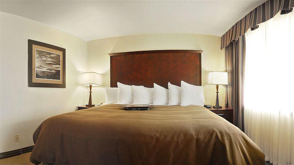 Ramada By Wyndham Tukwila Southcenter Hotell Exteriör bild