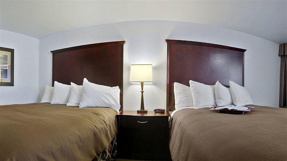 Ramada By Wyndham Tukwila Southcenter Hotell Exteriör bild
